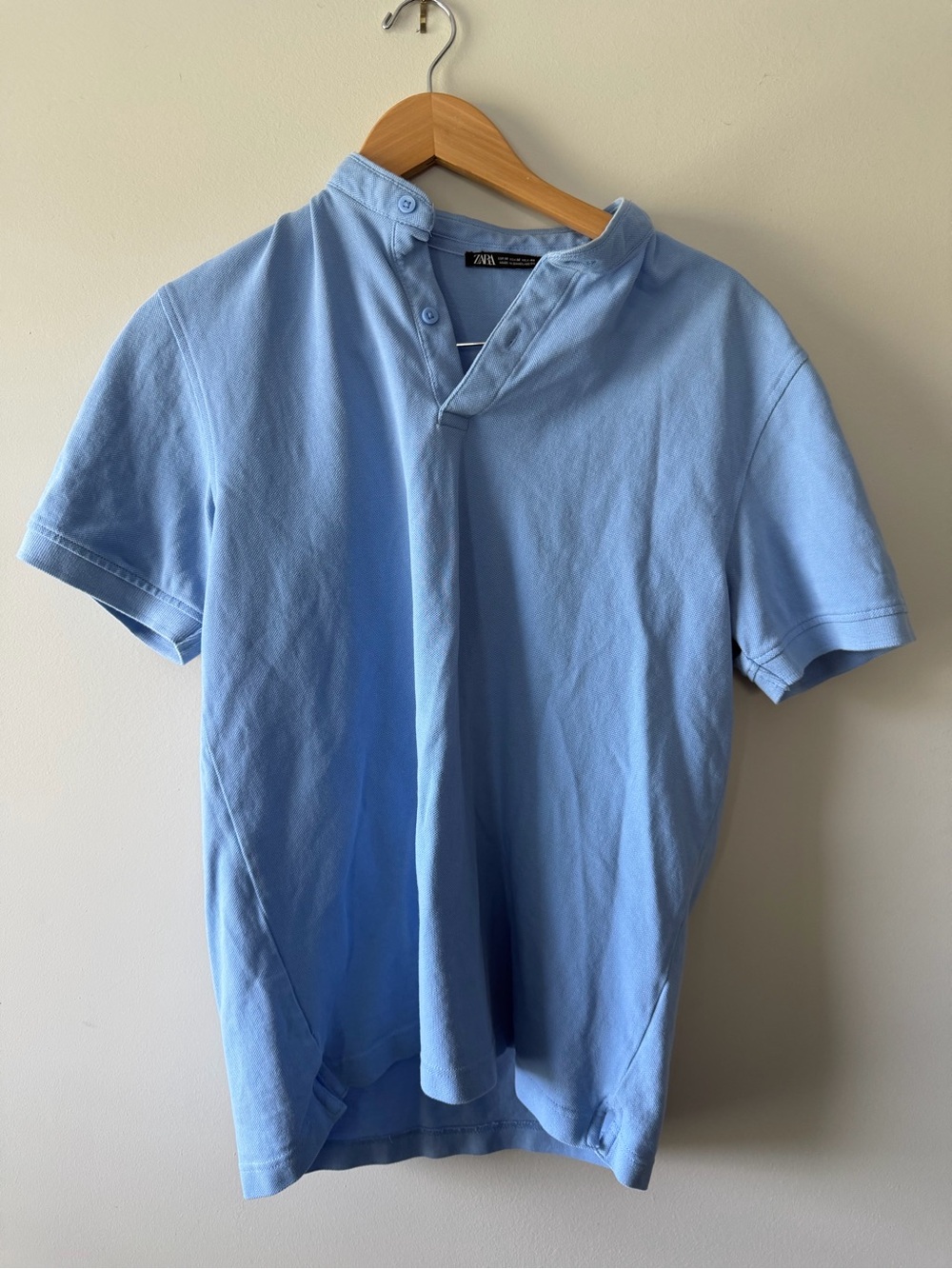 Zara Men’s Light Blue Short Sleeve Henley Shirt